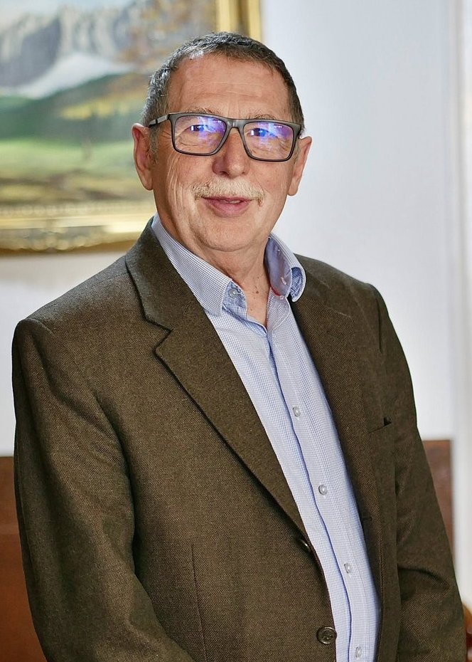 Varju_Jozsef_Kuratoriumi_tag